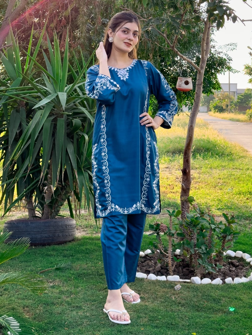 AGHA NOOR Design Mirror Work Embroidery 2-Piece Set